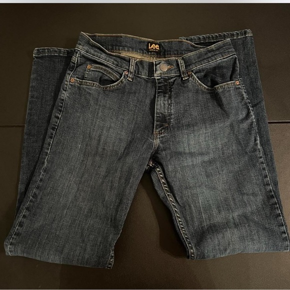 Men’s Small Straight Leg Jeans Bundle – 2 Pairs: LEE + Lucky Brand Jeans - Picture 3 of 8